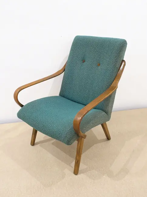 Křeslo podle návrhu designéra Jaroslava Šmídka z roku 1957. Křeslo podle návrhu designéra Jaroslava Šmídka z roku 1957.