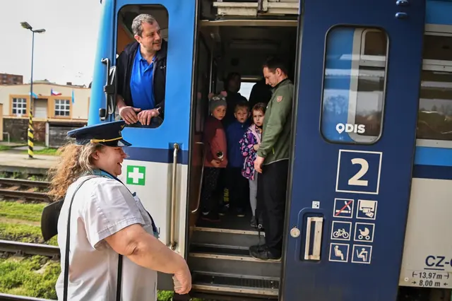 Pokud váš vlak nabere výrazné zpoždění, můžete získat zpět část jízdného. Pokud váš vlak nabere výrazné zpoždění, můžete získat zpět část jízdného.