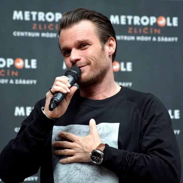 Leoš Mareš je žádaný moderátor.