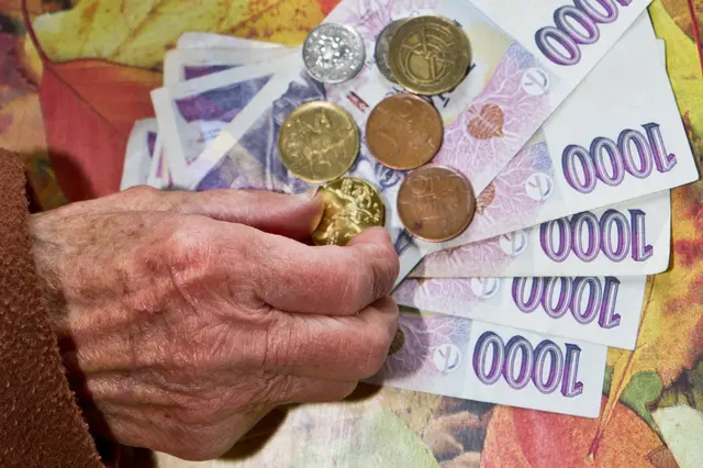 Přestože jste celý život pracovali, nemusí vám důchod stačit na pokrytí všech životních nákladů.