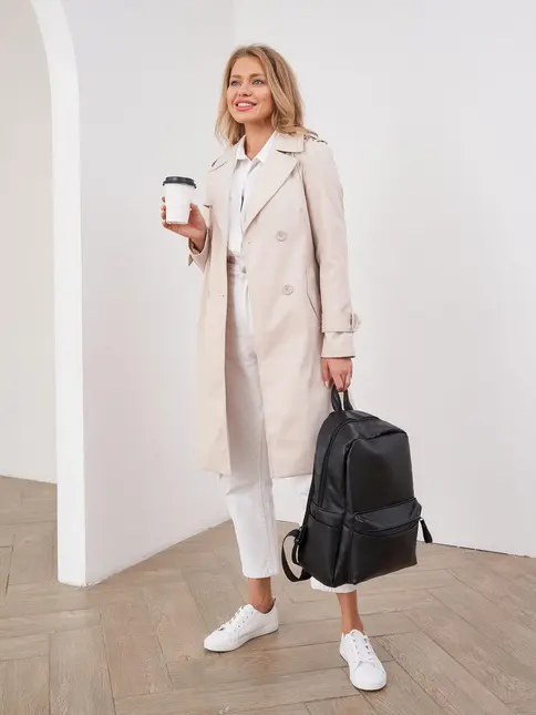 Tenisky jsou stále v módě. Tenisky jsou stále v módě.