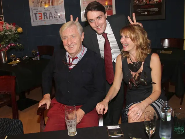 Karel Heřmánek založil s manželkou divadlo Bez zábradlí, v kterém se angažovala celá rodina. Karel Heřmánek založil s manželkou divadlo Bez zábradlí, v kterém se angažovala celá rodina.