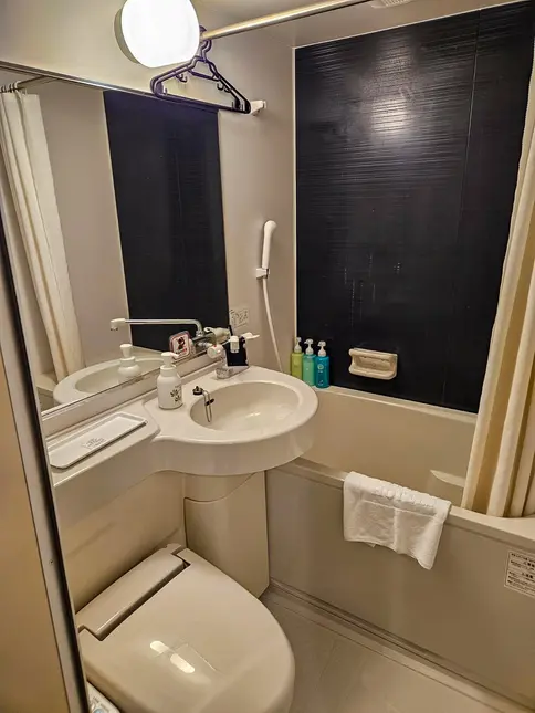 Starší dlažbu vylepšíte tím, že ji přemalujete. Starší dlažbu vylepšíte tím, že ji přemalujete.