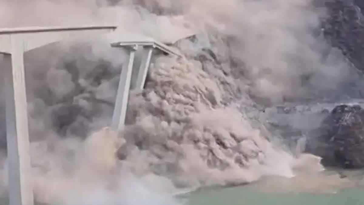 Hongqi-Brücke Sichuan