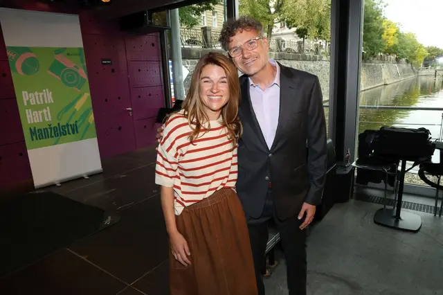 Hartlův zatím poslední román Manželství vyšel v říjnu 2025. Na křest knihy ho doprovodila manželka Martina, jinak si ale spisovatel své soukromí pečlivě střeží. Hartlův zatím poslední román Manželství vyšel v říjnu 2025. Na křest knihy ho doprovodila manželka Martina, jinak si ale spisovatel své soukromí pečlivě střeží.