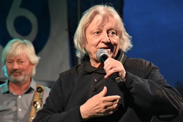 Písničky Václava Neckáře zlidověly. Písničky Václava Neckáře zlidověly.