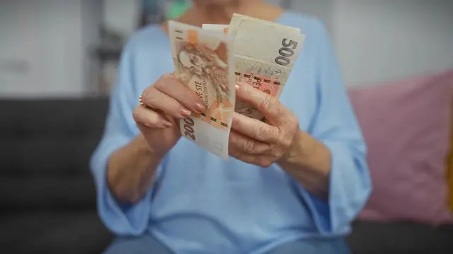 Důležité je mít v pořádku všechny záznamy o zaměstnání a o odvodu pojištění. Důležité je mít v pořádku všechny záznamy o zaměstnání a o odvodu pojištění.